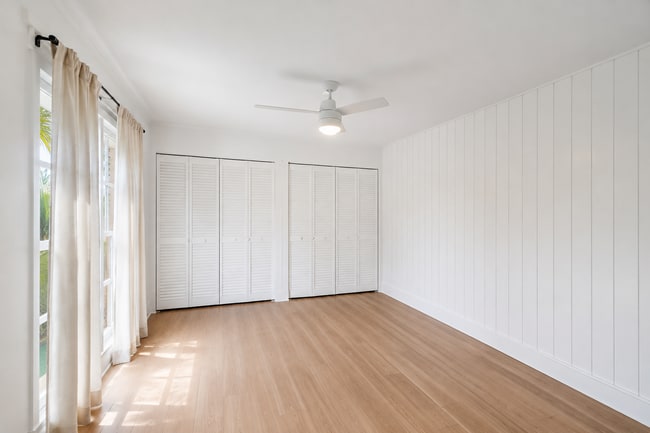 Building Photo - 917 9th Ct