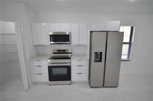 Foto del edificio - 2132 Barker Blvd