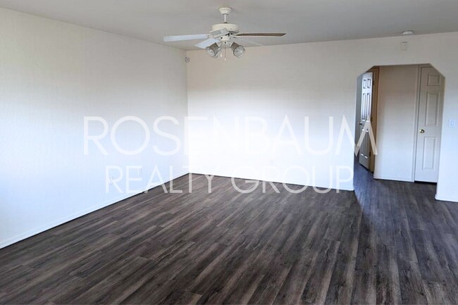 Foto del edificio - Charming 2-bedrooms, 2-baths duplex locate...