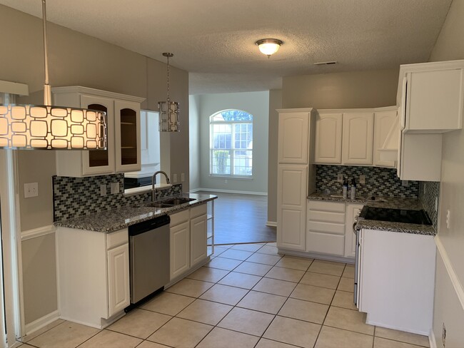 Kitchen - 15186 Tracy Beth Rd