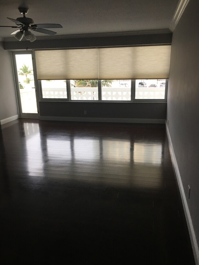 Living room - 4010 Galt Ocean Dr