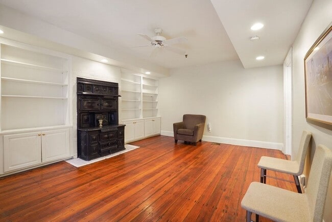 Building Photo - 296 Marlborough St