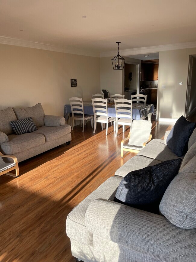 Foto del edificio - 1460 E Willow St
