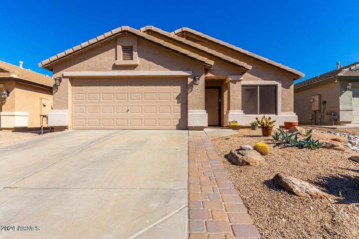 2216 W Madre Del Oro Dr, Phoenix, AZ 85085 House Rental in Phoenix