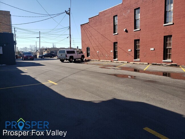 Building Photo - 605 S Main St