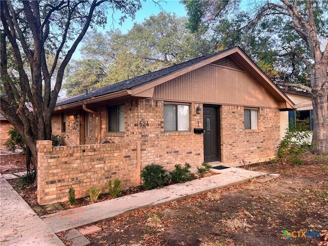 Foto del edificio - 624 E Elm St
