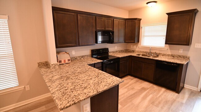 Building Photo - 3bedroom 2 bathroom home located Denham Sp...