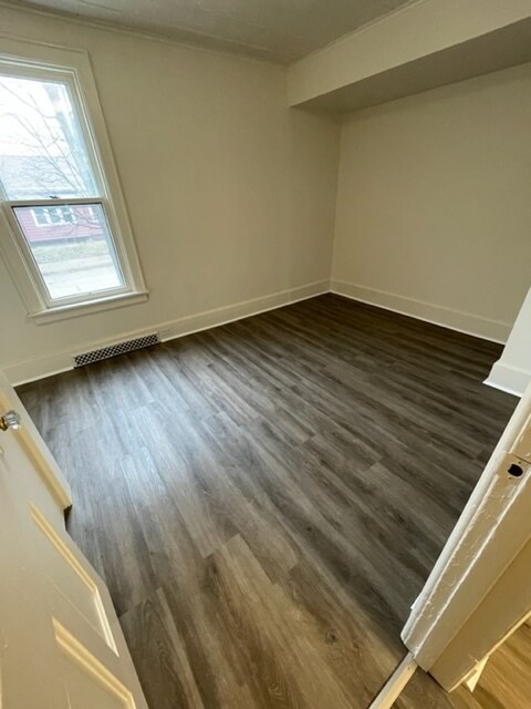Primary Photo - 2103 N 21st St