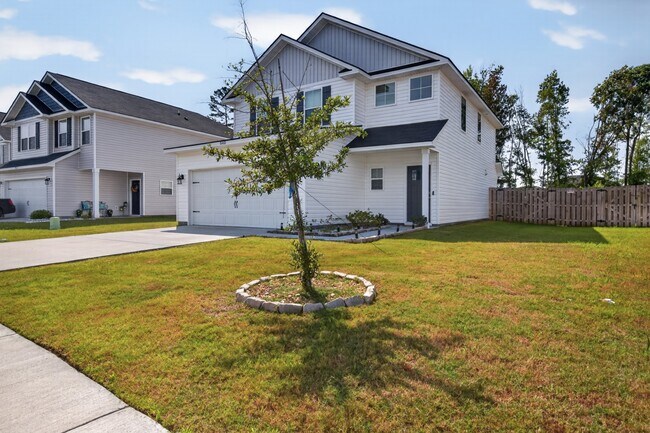 Building Photo - 840 Abode Ave