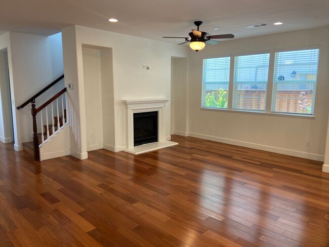 Building Photo - Folsom 4 bdrm, 3 bath near Folsom HS