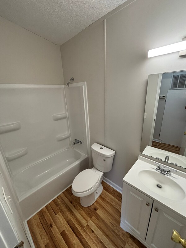 Foto del edificio - 297 Forrester Rd