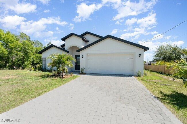 Foto del edificio - 165 Blackstone Dr