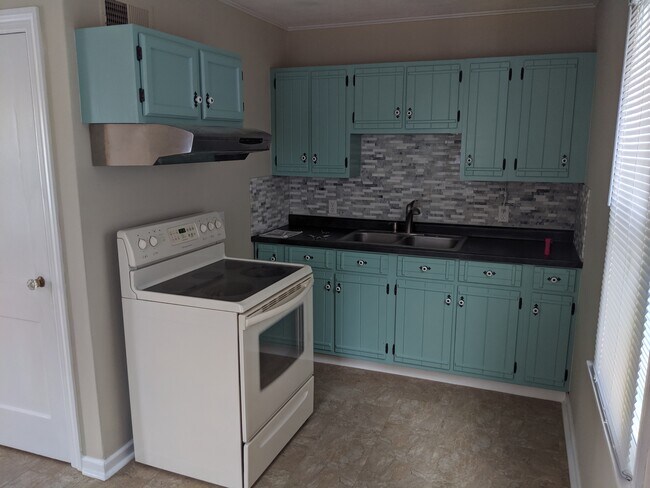 Refurbished Kitchen, new countertops and backsplash - 55 Lincoln Ave