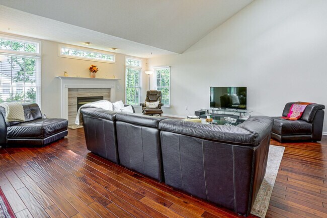 Foto del edificio - 5816 Lakeview Dr