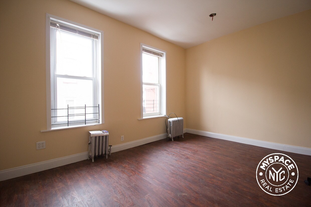 Foto principal - 193 Utica Ave