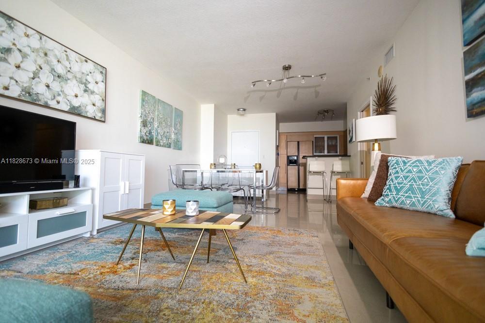 Foto principal - 335 S Biscayne Blvd