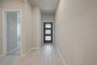 Building Photo - 331 Hbr Frst Ln