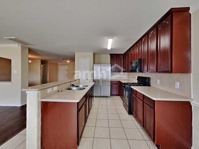 Foto del edificio - 8310 Wainwright Way
