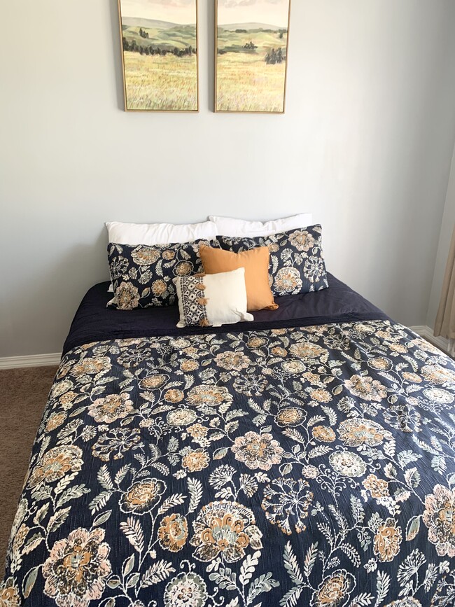 Guest Bedroom - 2524 Bluewater Dr