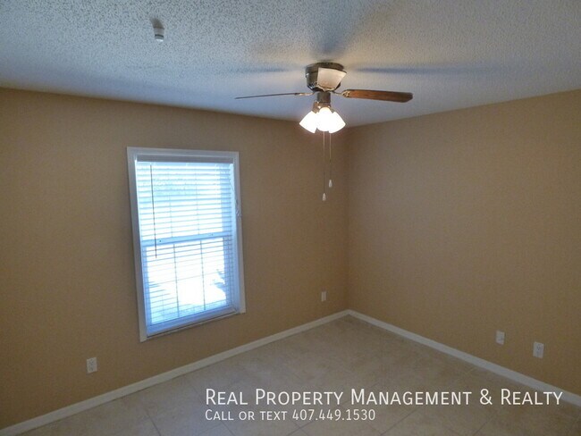 Building Photo - Nice 3 BR / 2 BA Home In Oak Hill Villas