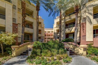 Building Photo - 220 E Flamingo Rd