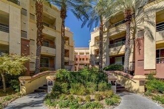 Building Photo - 220 E Flamingo Rd
