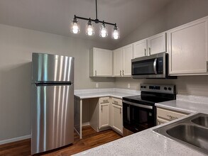 Building Photo - Highclere Apartments