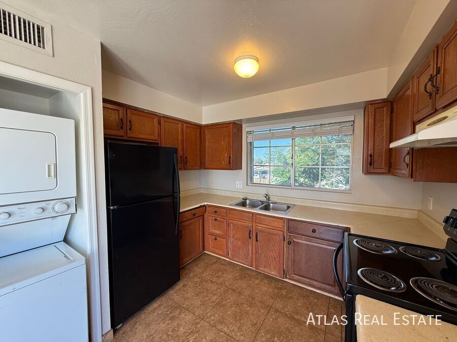 Photo - 58 N May Street-202