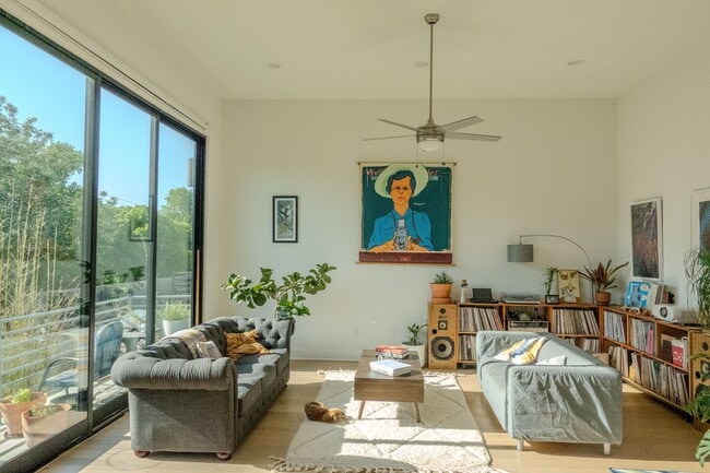 Foto del edificio - 5340 Agatha Cir