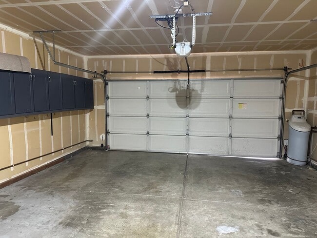 Building Photo - First 3 months offered at $2,495.00