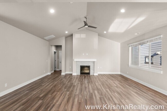 Building Photo - *Newer  Single Level 3BD*, 2BA* Single Fam...