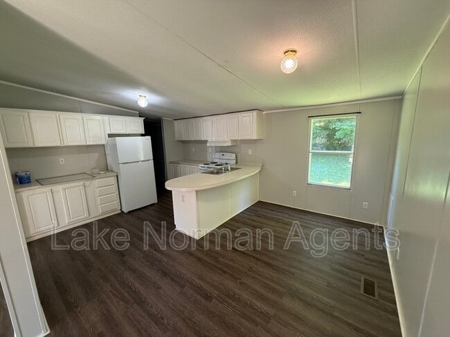 Building Photo - 1121 McRee Heights Cir