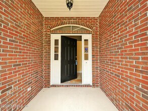 Building Photo - 12252 Lake Fern Dr