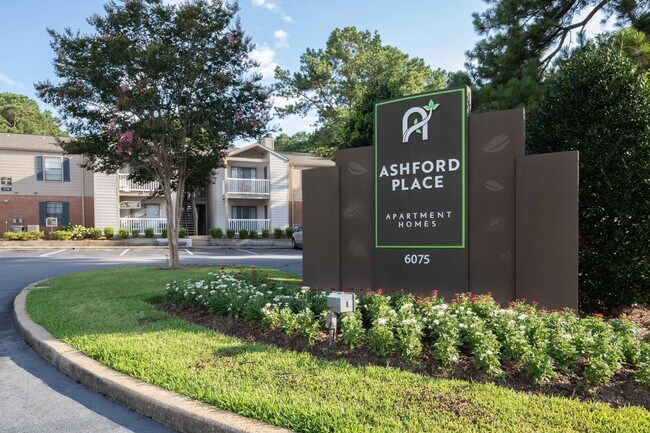 Bienvenido a casa en Ashford Place, su comunidad de apartamentos de confianza en Mobile, operada profesionalmente por Highlands Vista Group. - Ashford Place