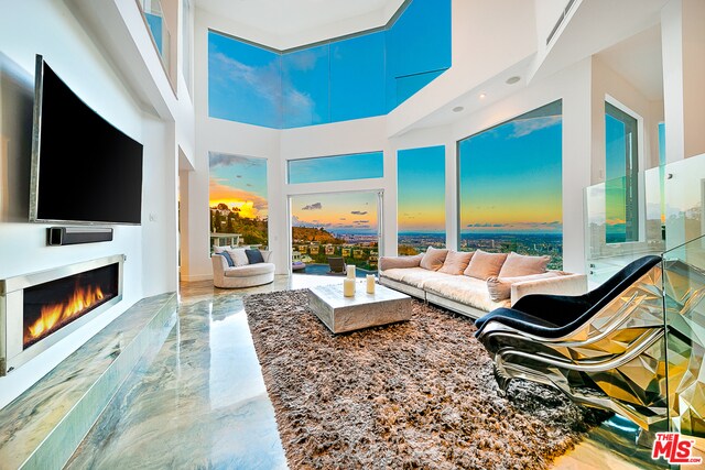 Foto del edificio - 2183 Sunset Plaza Dr