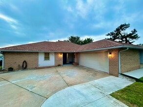 Building Photo - 2505 Franklin Dr