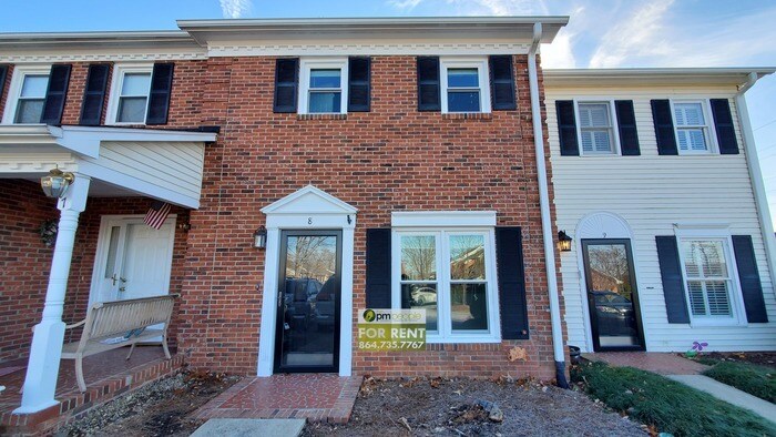 Foto principal - Townhome in Excellent Greenville Location!