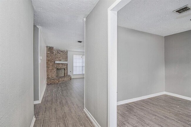 Building Photo - 23115 Canyon Lake Dr