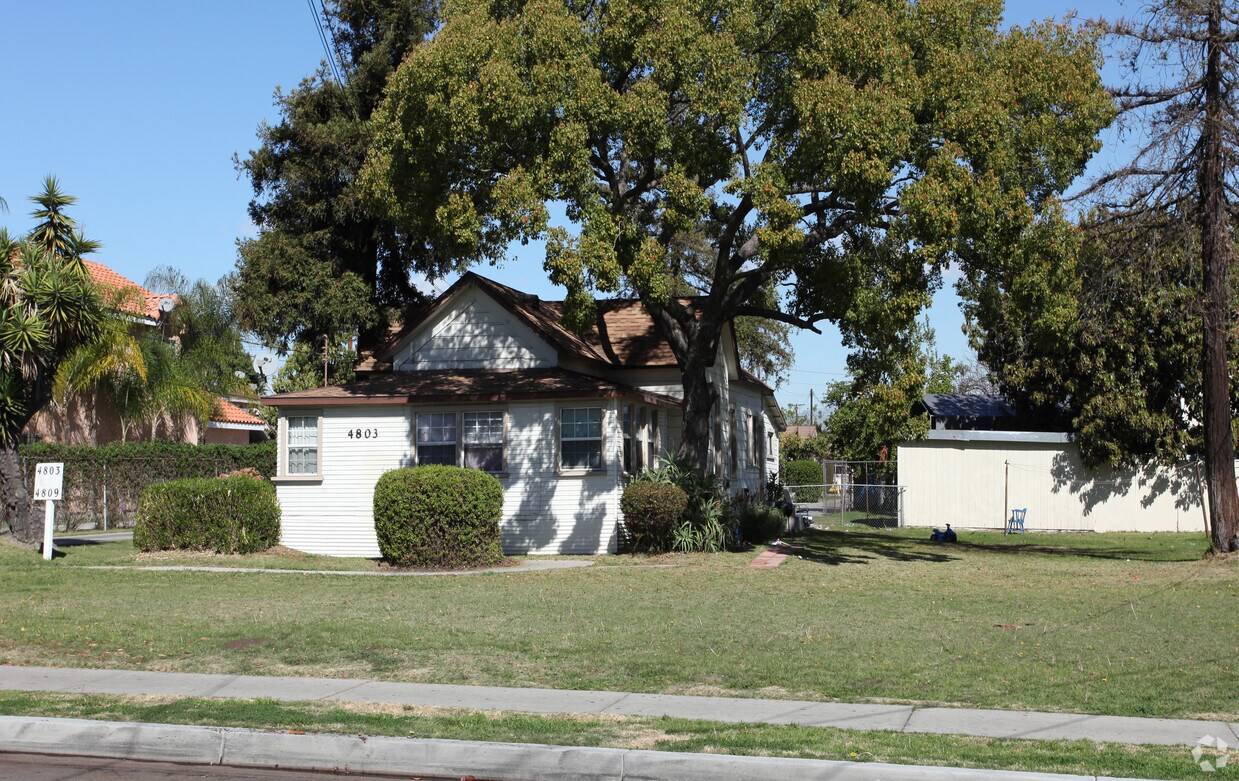 Building Photo - 4803-4809 Live Oak St