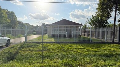 Building Photo - 3507 E Lockwood Dr