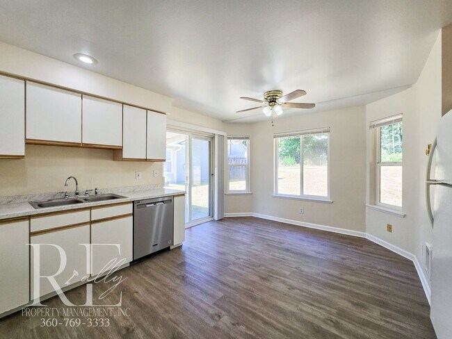 Building Photo - Quiet 3BR Duplex with Garage & Big Yard on...