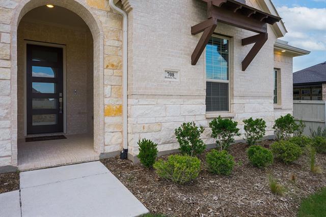 Foto del edificio - 708 Blueberry Way
