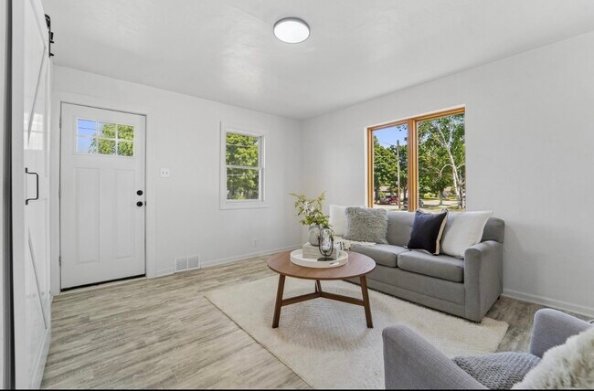 Foto del edificio - 521 E 2nd St