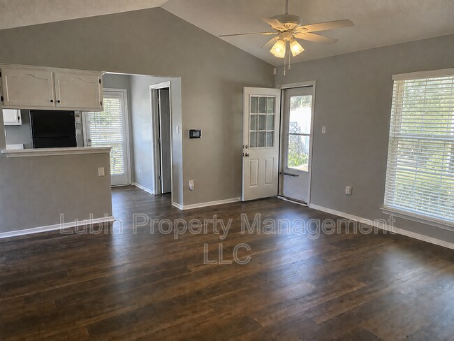 Foto del edificio - 10331 Oak Leaf Dr