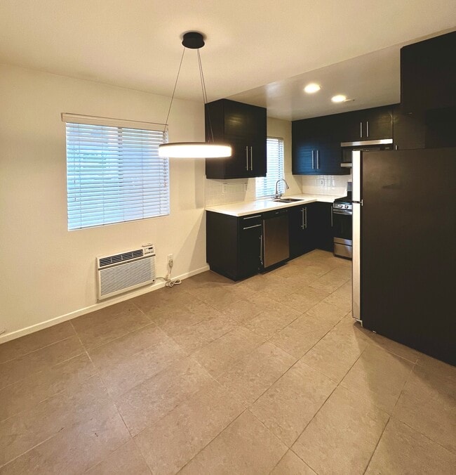 Dining area - 177 Douglas St