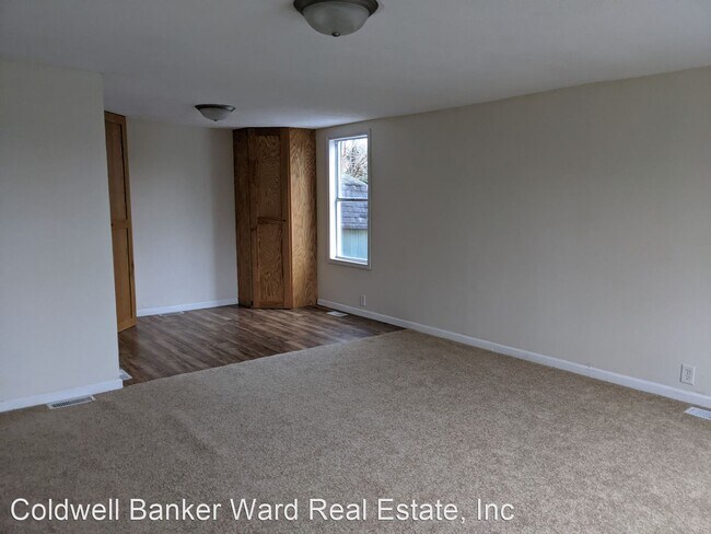 Building Photo - 3 br, 1 bath House - 1946 Outer Dr