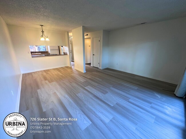 Foto del edificio - Updated Two Bedroom Ground Floor Apartment in Prime Santa Rosa Location