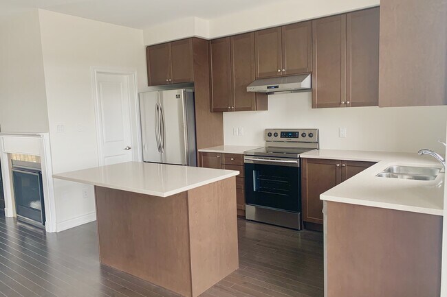 Building Photo - 10 Oakmore Ln