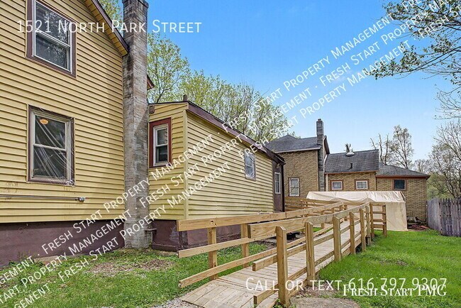 Foto del edificio - 1521 N Park St