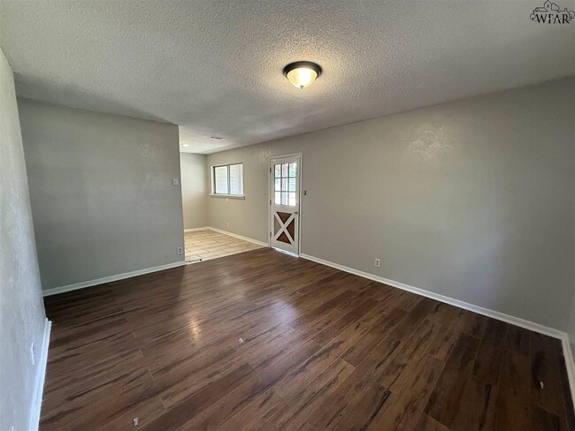 Building Photo - 4609 Meadow Lake Dr
